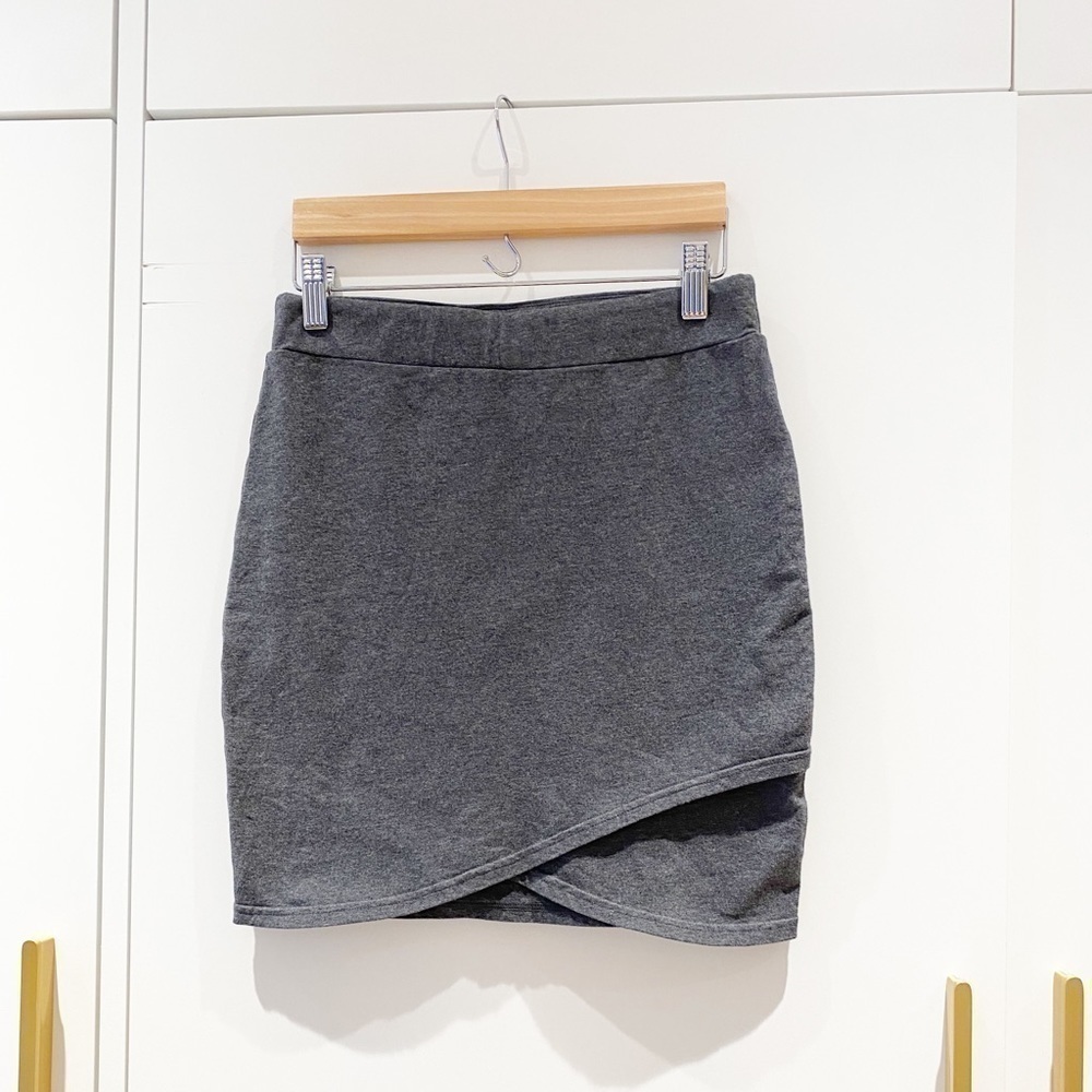 𝅺aritzia Talula Primrose Skirt in Grey